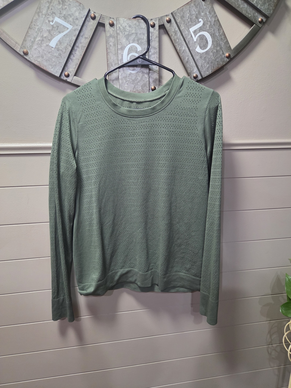 lululemon athletica Perforated Long-Sleeve Top in Sage Green